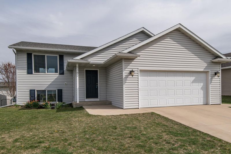 5383 Castleview Dr NW, Rochester, MN 55901