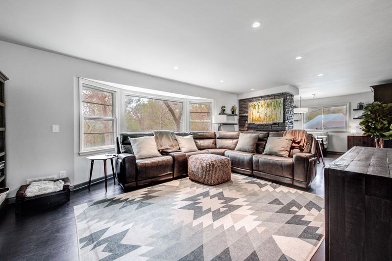 16709 Canterbury Dr, Minnetonka, MN 55345
