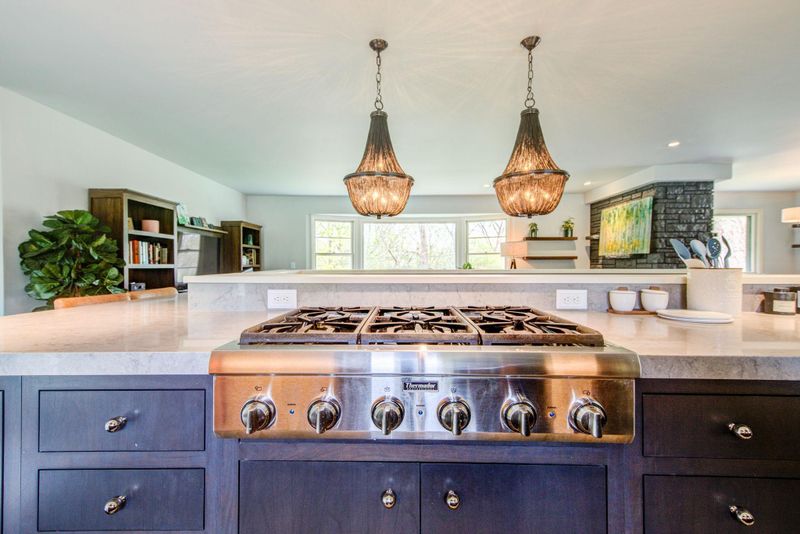 16709 Canterbury Dr, Minnetonka, MN 55345
