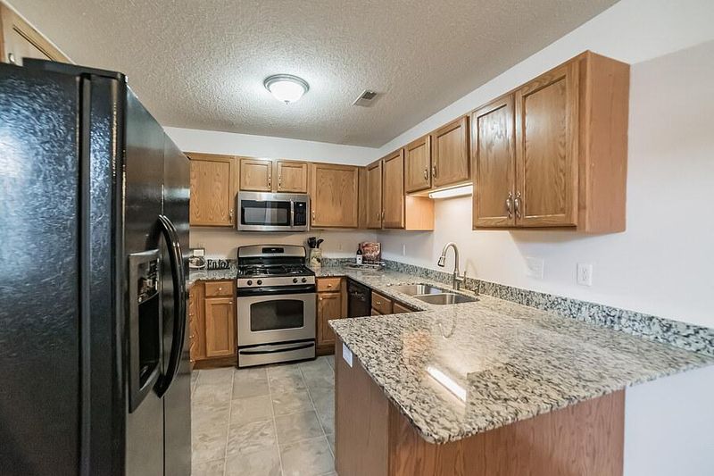 1034 Heather Ln, Waconia, MN 55387