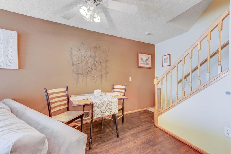 529 Marshland Trl, Chanhassen, MN 55317