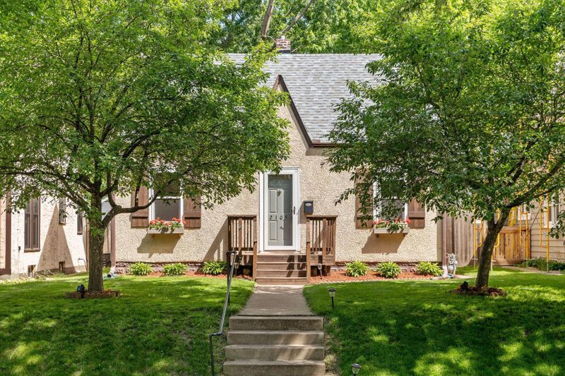 2105 Palace Ave, Saint Paul, MN 55105