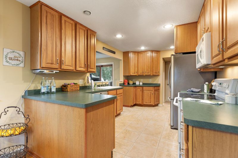 2120 Mapleview Ave, Maplewood, MN 55109
