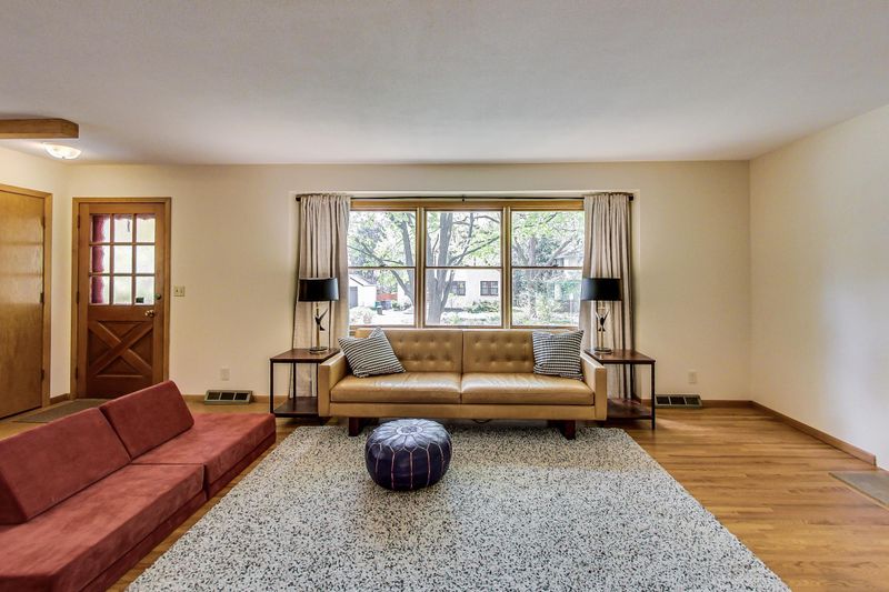 1625 E River Ter, Minneapolis, MN 55414