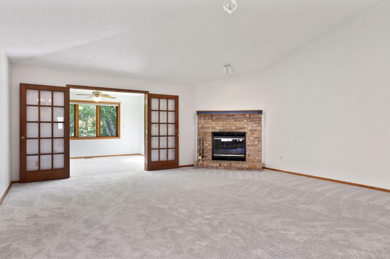 5602 Royal Oaks Dr, Shoreview, MN 55126