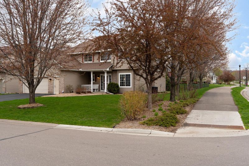 10990 Eagle View Cir, Woodbury, MN 55129