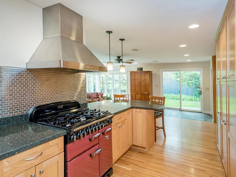 1940 Eleanor Ave, Saint Paul, MN 55116