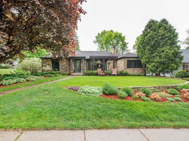 1940 Eleanor Ave, Saint Paul, MN 55116