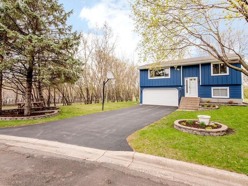 1755 Farrington St, Roseville, MN 55113