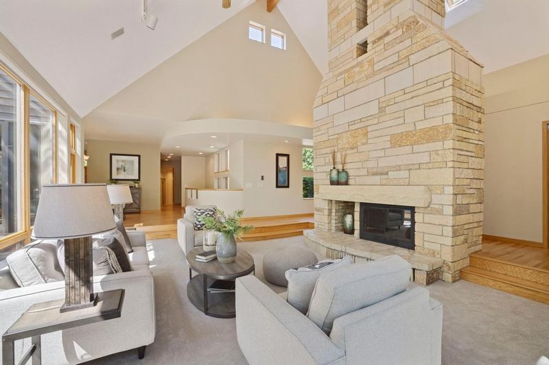 10106 Phaeton Dr, Eden Prairie, MN 55347