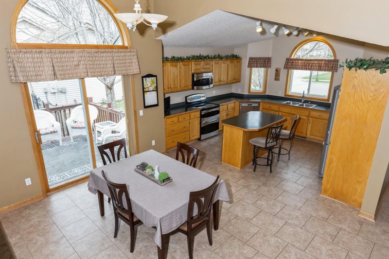 12241 Walnut Dr, Rogers, MN 55374