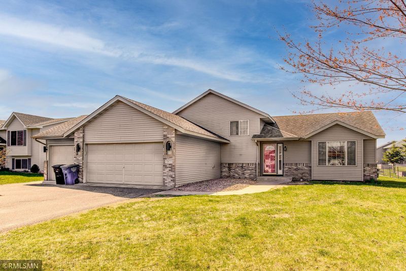 7577 385th St, North Branch, MN 55056