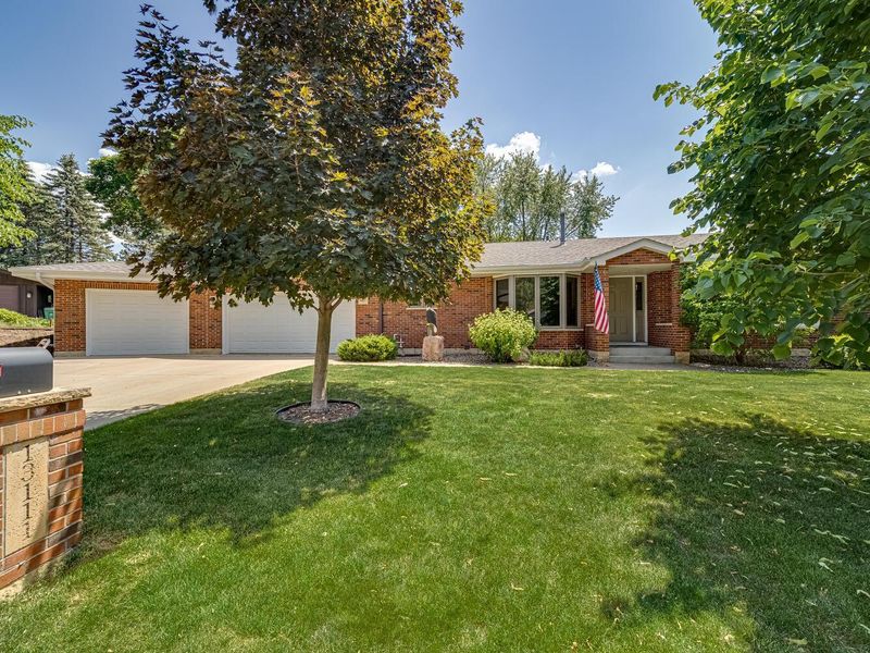 13111 Walnut Cir, Burnsville, MN 55337