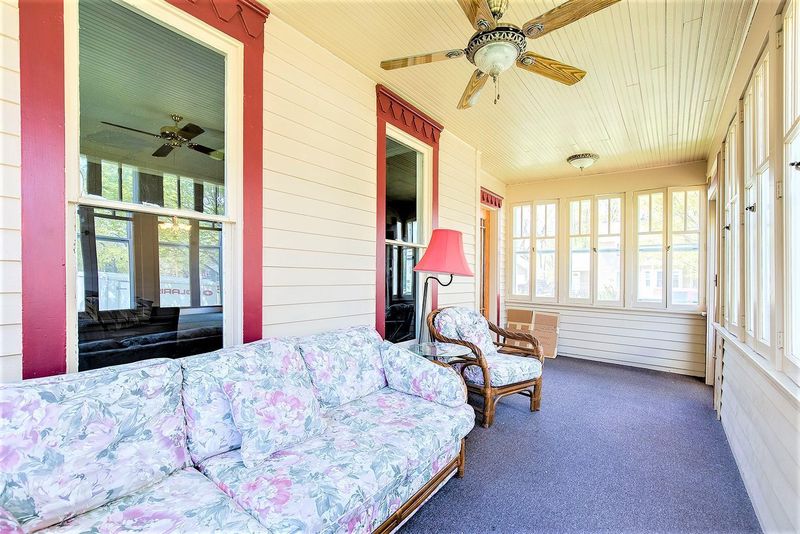 427 1st St NW, Faribault, MN 55021