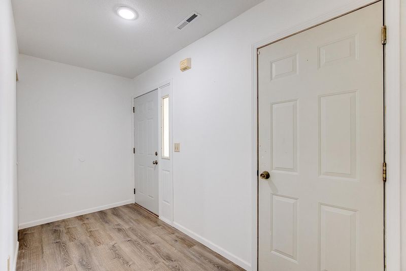 8505 Cardiff Ln, Eden Prairie, MN 55344
