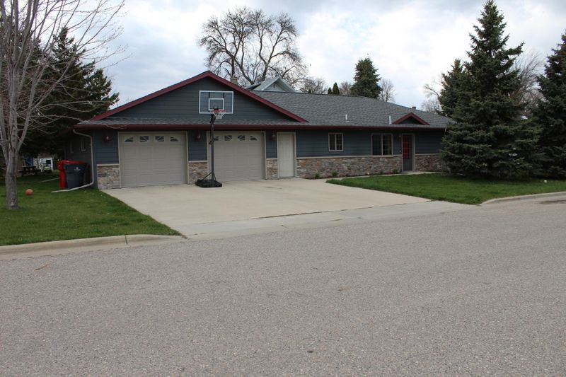 201 State St NW, Evansville, MN 56326