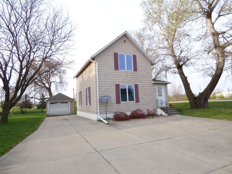 254 3rd St NE, Blooming Prairie, MN 55917