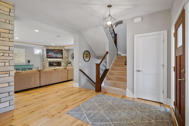 7617 Frontier Trl, Chanhassen, MN 55317