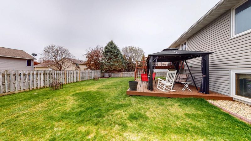 1702 36th St SW, Rochester, MN 55902