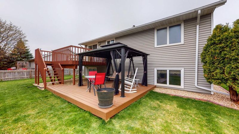1702 36th St SW, Rochester, MN 55902