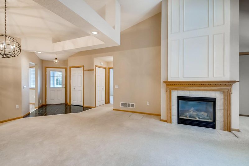 693 Lake View Echo, Woodbury, MN 55129
