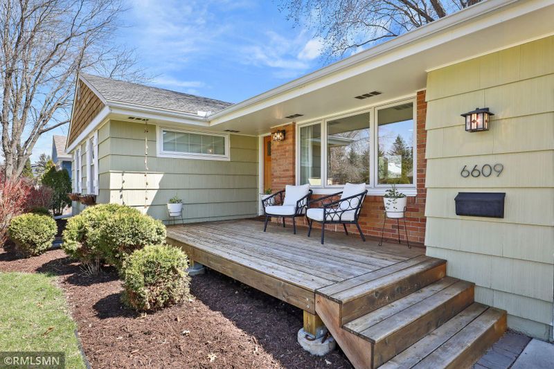 6609 Ridgeview Dr, Edina, MN 55439