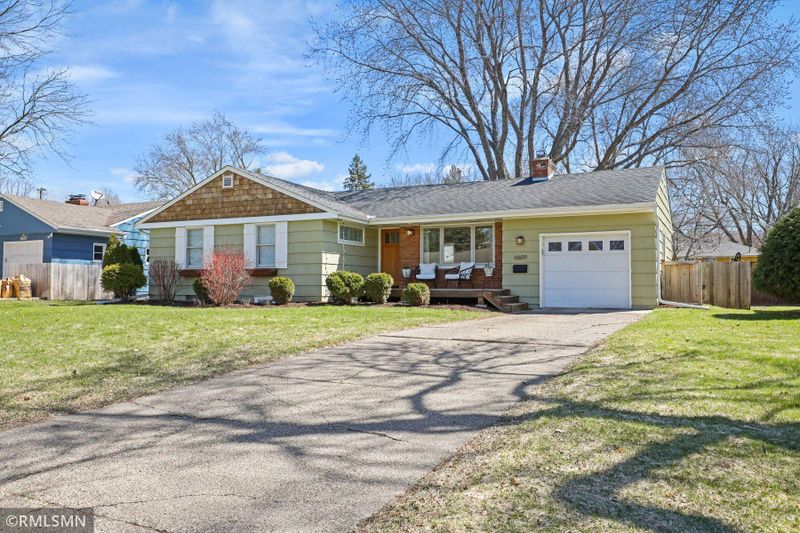 6609 Ridgeview Dr, Edina, MN 55439