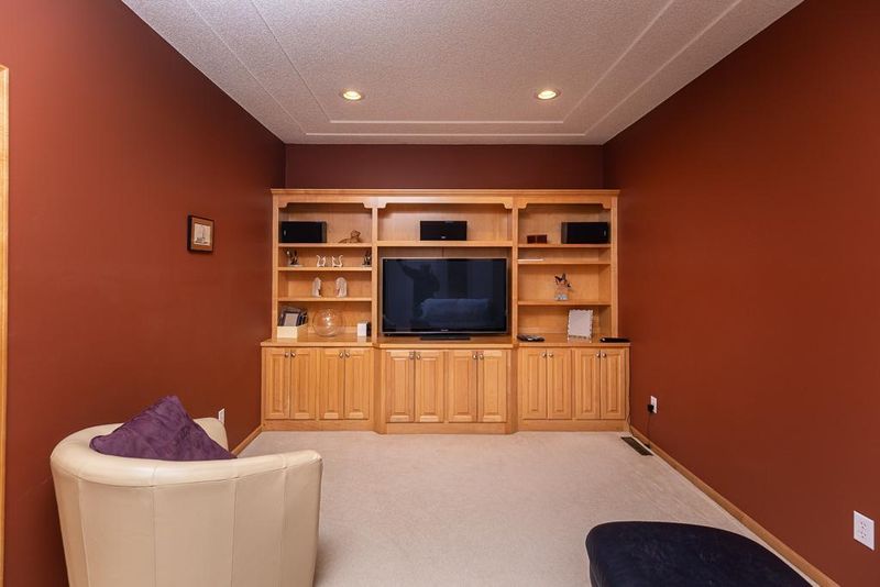 13365 Hummingbird Ln, Apple Valley, MN 55124