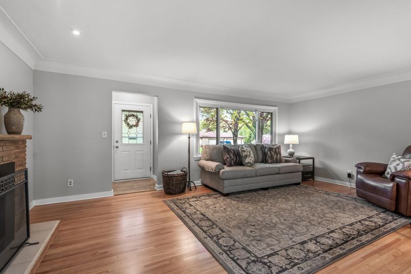 4721 Deerwood Dr, Minnetonka, MN 55343