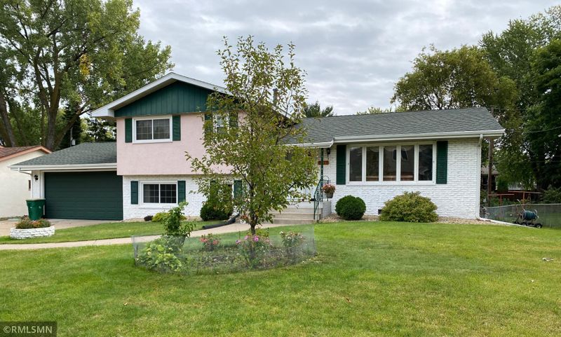 4017 Penrod Ln, Saint Anthony, MN 55421