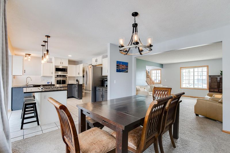 329 Parkview Ln S, Maplewood, MN 55119