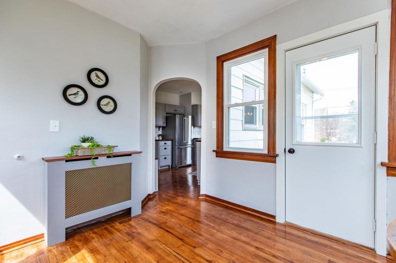 905 W Broadway, Plainview, MN 55964
