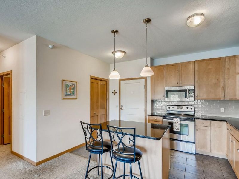2103 Silver Bell Rd #112, Eagan, MN 55122