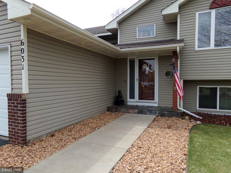 6031 Forest Boulevard Trl, Wyoming, MN 55092