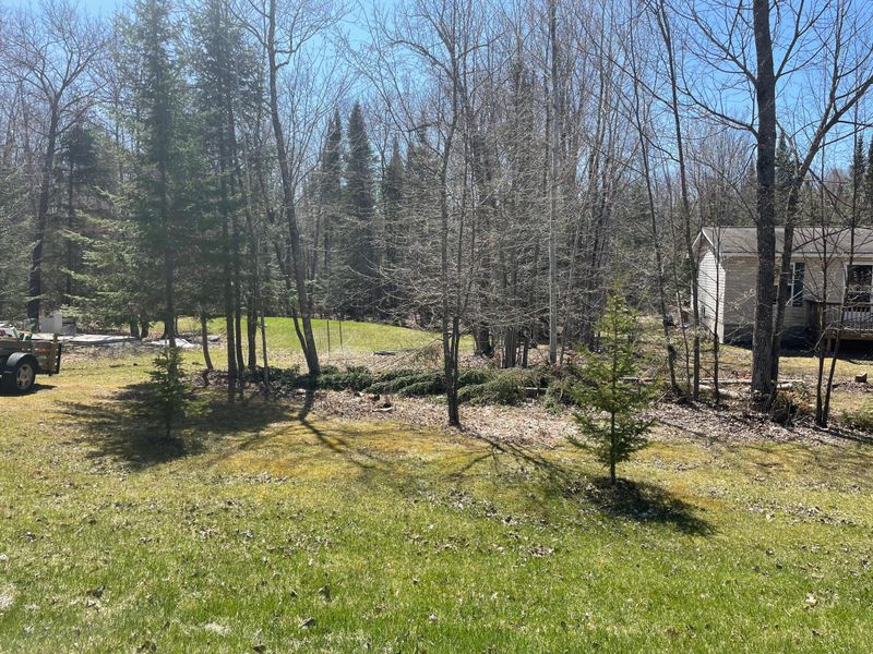 37147 Woodland Dr, Cohasset, MN 55721