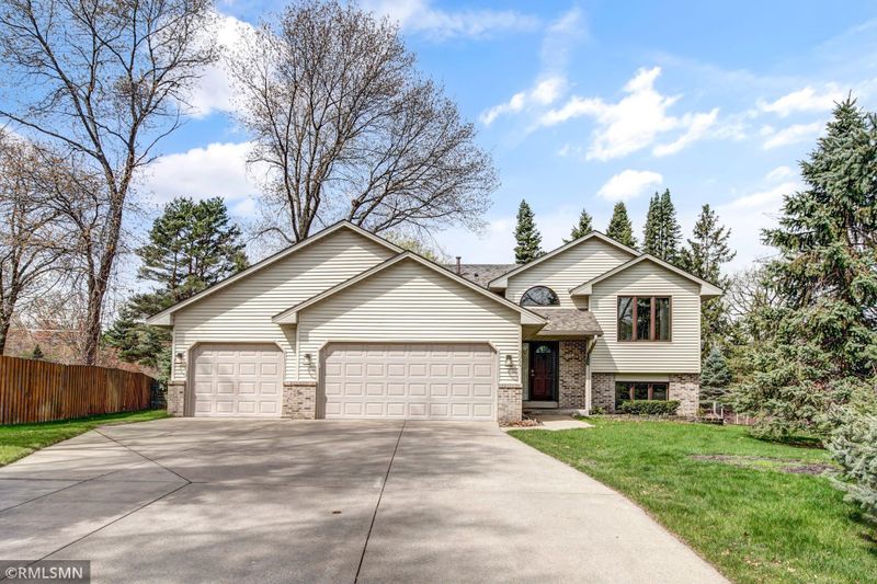 9064 Norway St NW, Coon Rapids, MN 55433