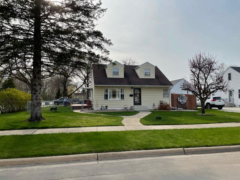 706 18th St SE, Austin, MN 55912