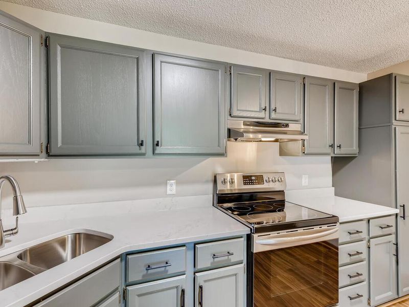 2150 Ridge Dr #22, Saint Louis Park, MN 55416