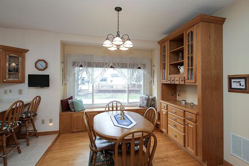 1706 Greeley Ave N, Glencoe, MN 55336