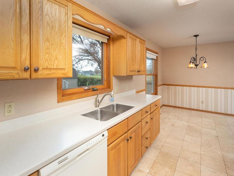 211 8th Ave NW, Kasson, MN 55944