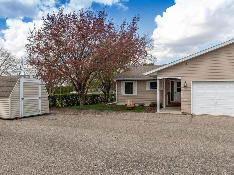 211 8th Ave NW, Kasson, MN 55944