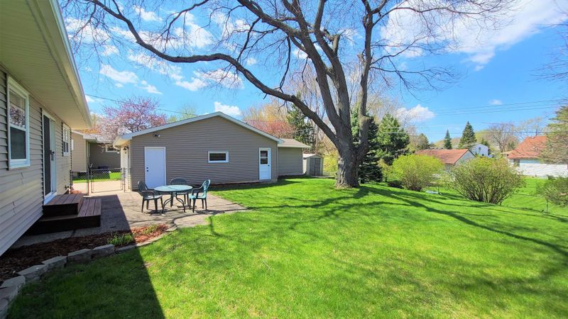 4247 Amber Dr, Eagan, MN 55122