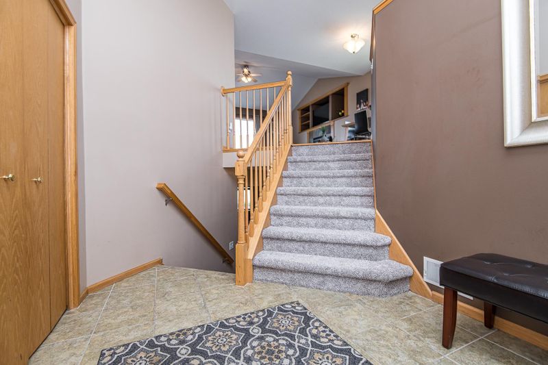 6083 Hillsboro Dr NW, Rochester, MN 55901