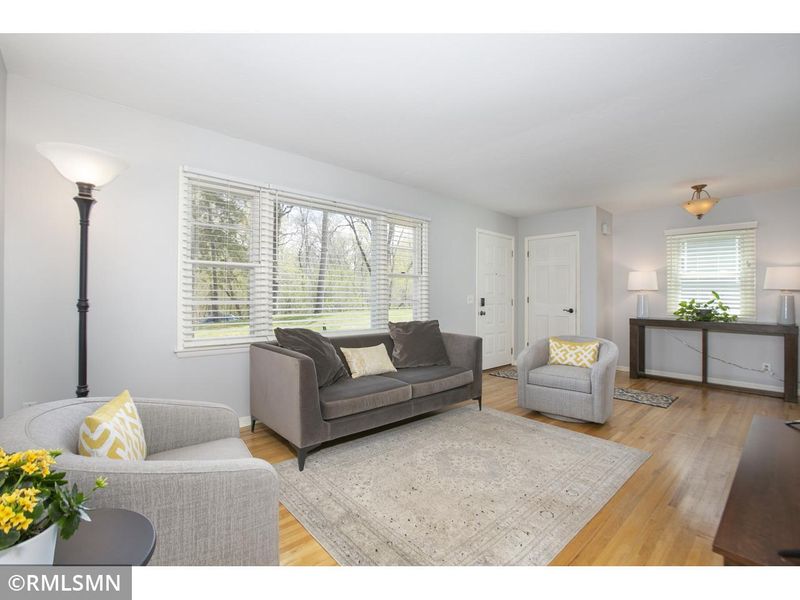 3830 Oak Rd, Minnetonka, MN 55345