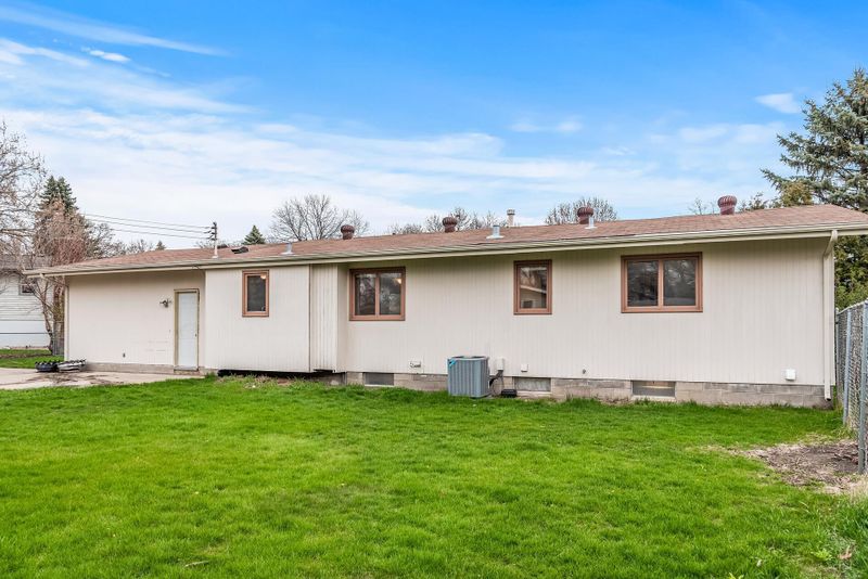 5316 80th Ave N, Brooklyn Park, MN 55443