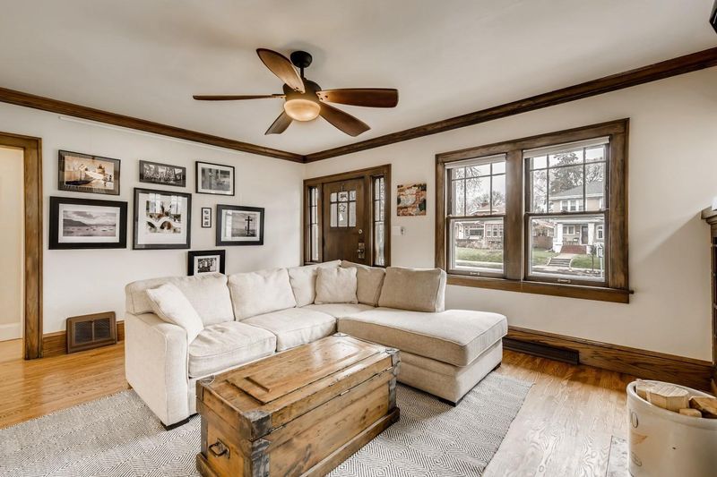 4048 Grand Ave S, Minneapolis, MN 55409