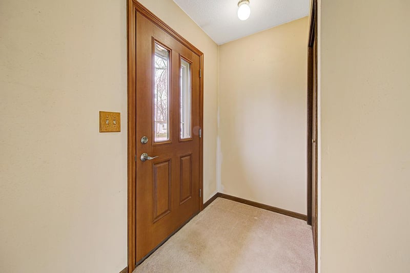518 Center Ave N, Madelia, MN 56062