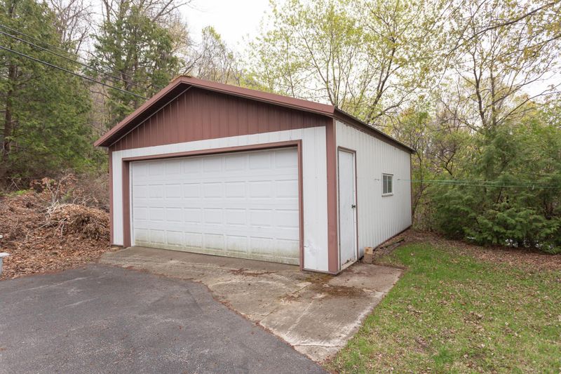 901 Riverview Dr, Alma, WI 54610