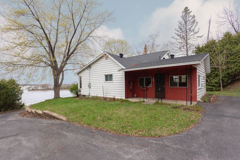 901 Riverview Dr, Alma, WI 54610