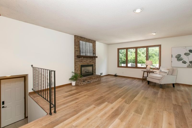 7708 W 100th St, Bloomington, MN 55438